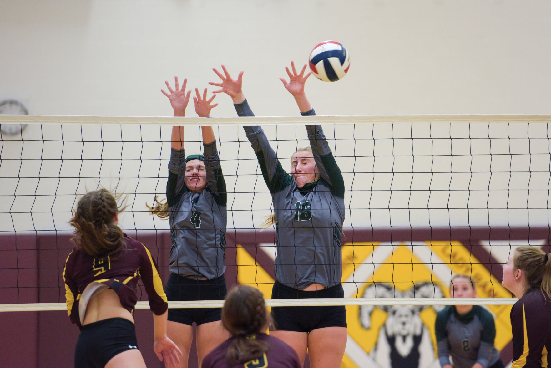 09-12-20 bh v tr volleyball 4.jpg